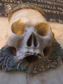Skull (Elizabeth Drury memorial)